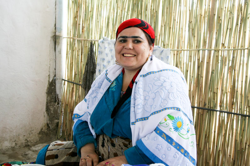 Полно таджикски. Таджикские женщины. Узбекские женщины. Старая узбекская женщина.